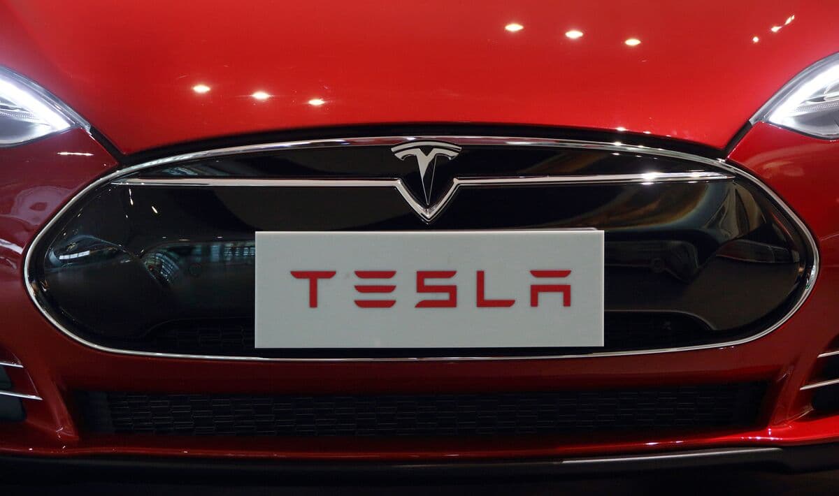 Tesla Electric Vehicle Sales Decline 8.6% in 2025