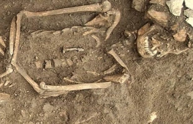 Roma'da 'Hortlak' Korkusu için Bazıları Çivilerle Gömülmüş