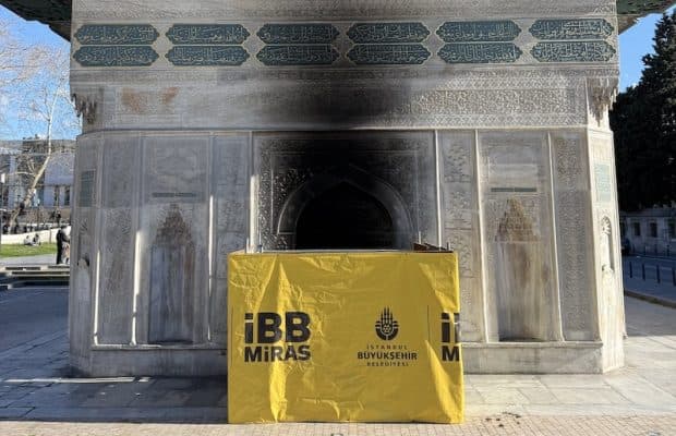 Beyoğlu'ndaki Tarihi Tophane Çeşmesi Yakıldı