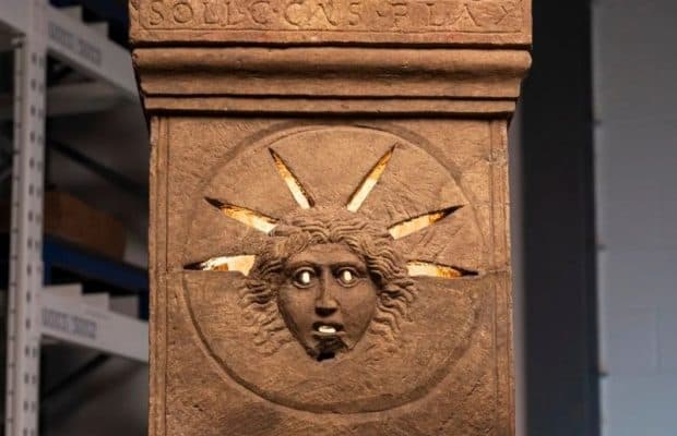 İskoçya'da Roma Işık Tanrısı Sol'a Adanmış Nadir Sunak Bulundu