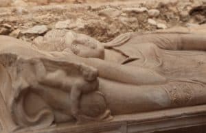 Olympos Antik Kenti'nde Aristokrat Kadına Ait Lahit Bulundu