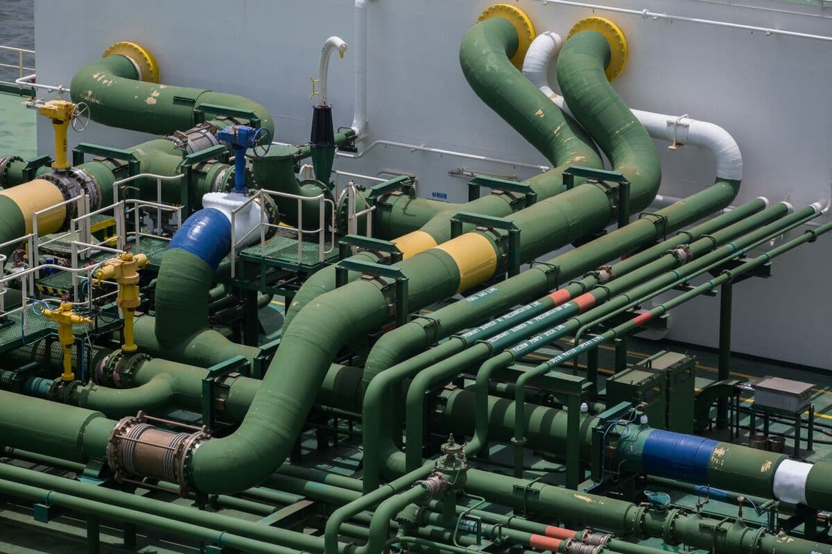 Pakistan Seeks Emergency LNG Supply to Ease Natural Gas Shortage