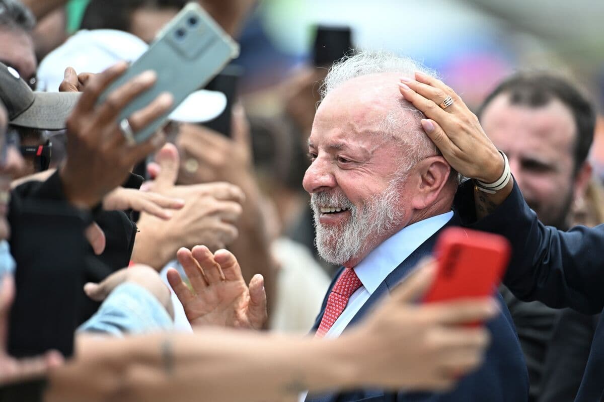 Lula Holds Narrow Lead Over Bolsonaro Ahead of Brazil's Upcoming Election
