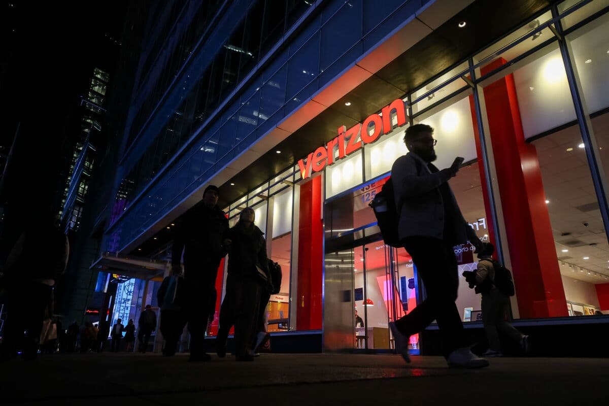 Verizon Users Report Service Outage, at Least 176,000 Affected