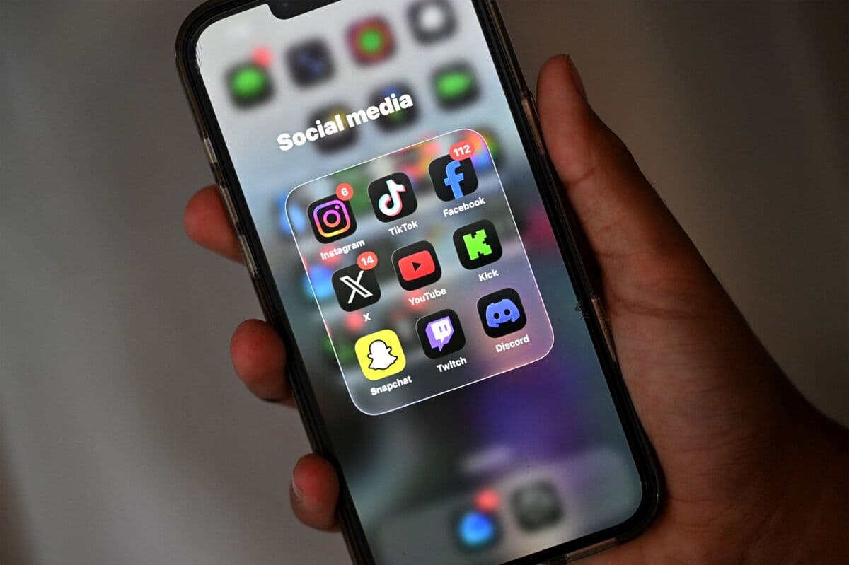 California Weighs Crackdown on Social Media for Kids Under 16