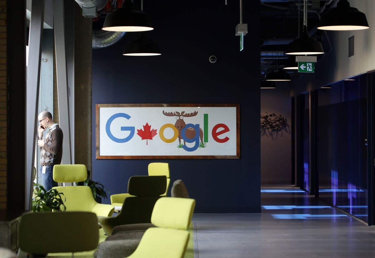 Alphabet’s Record Canadian Debt Deal Weighs on Bond Spreads