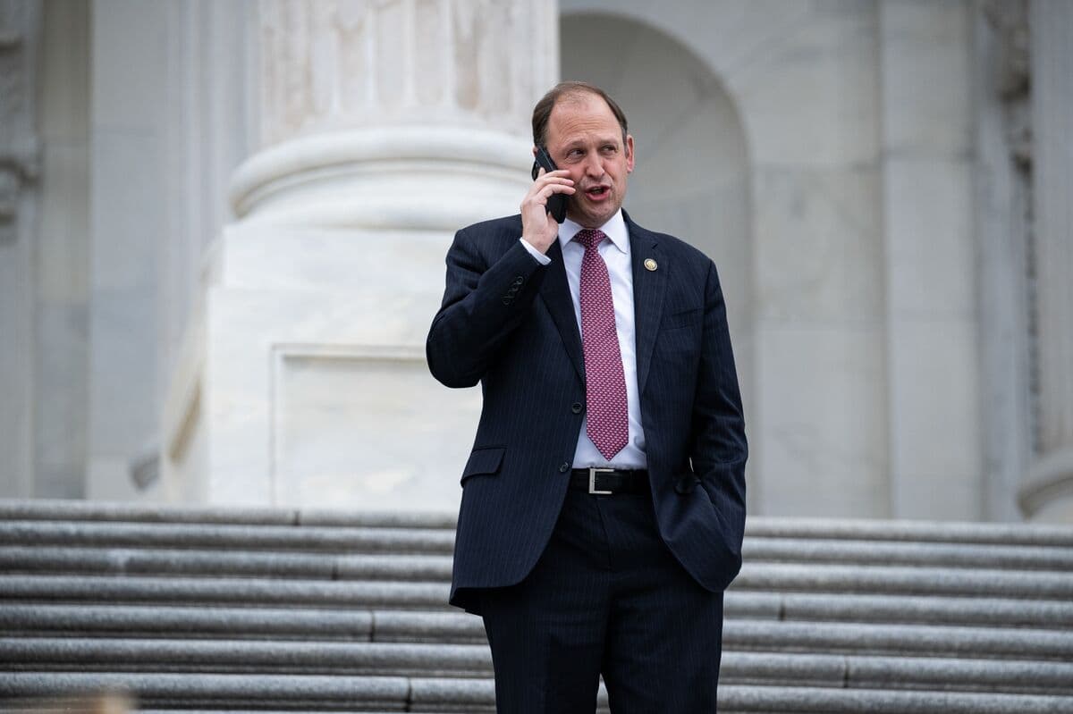 Trump Picks Barr Over Musk-Backed Rival in Kentucky Senate Race