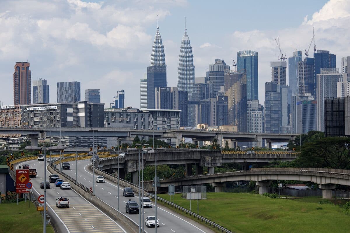 Malaysia Said to Tap Banks for First Dollar Bond Sale Since 2021