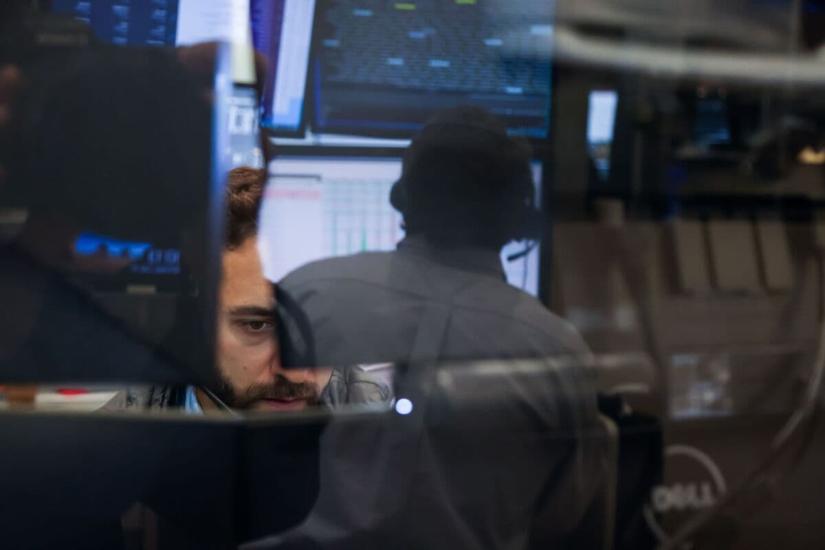 Risky Borrowers Flood Market to Tap Investor Hunger for Yield