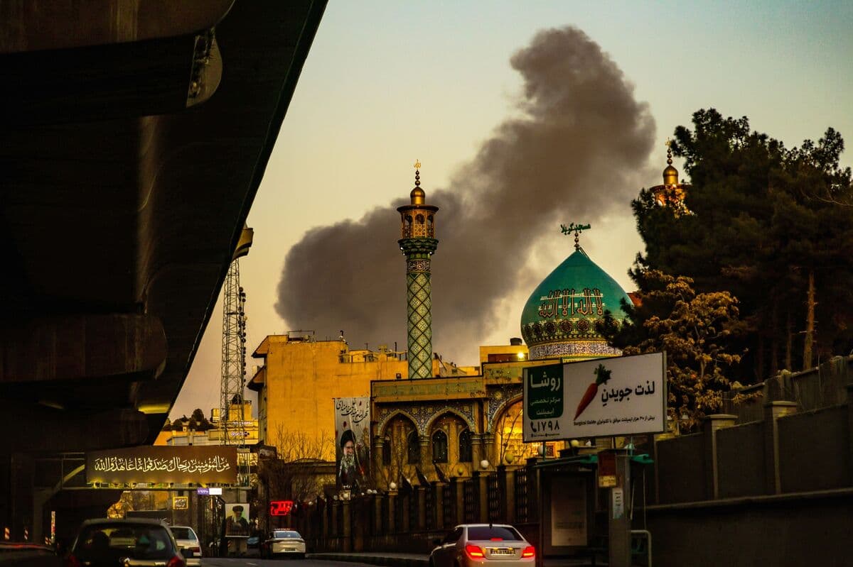 HORMUZ TRACKER: Iran-Linked Ships Transit as Others Stay Away