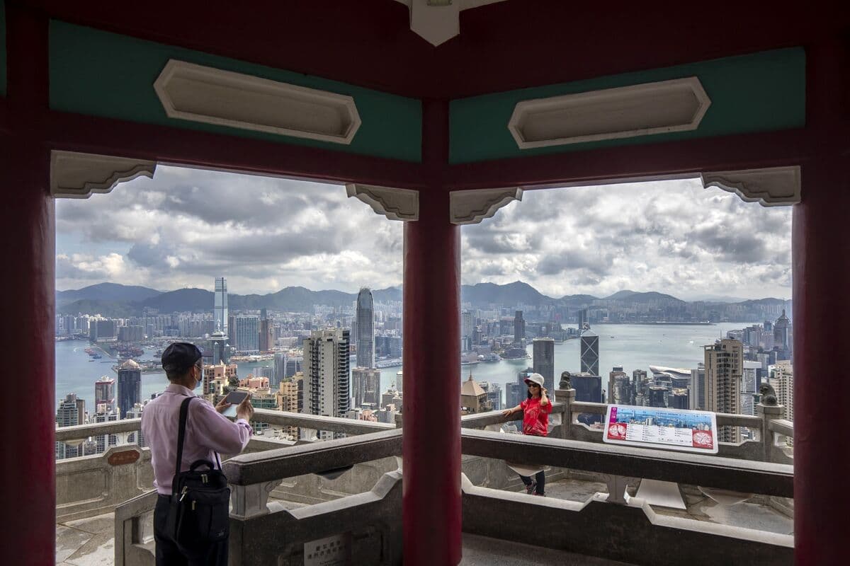 LME Sees Hong Kong Sheds Swelling to Hundreds of Thousands Tons
