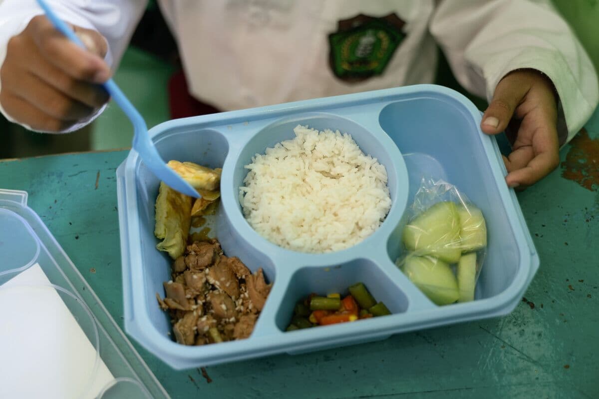 Prabowo’s Free Meals Plan Draws Court Challenge by Civil Groups