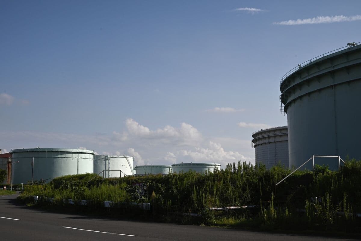 Asia’s Deepening Oil Crunch Triggers Fuel Hoarding, Price Hikes