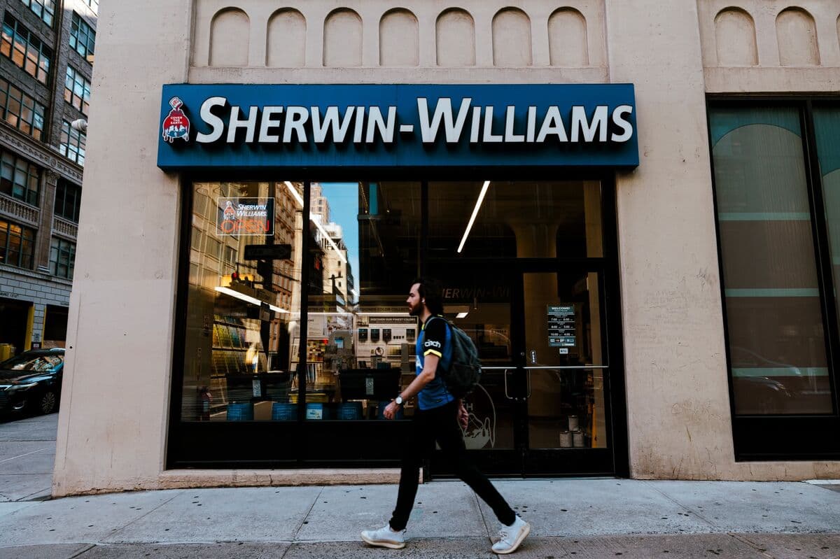 Sherwin-Williams Sales Jump Most Since 2023 on Forex Tailwinds