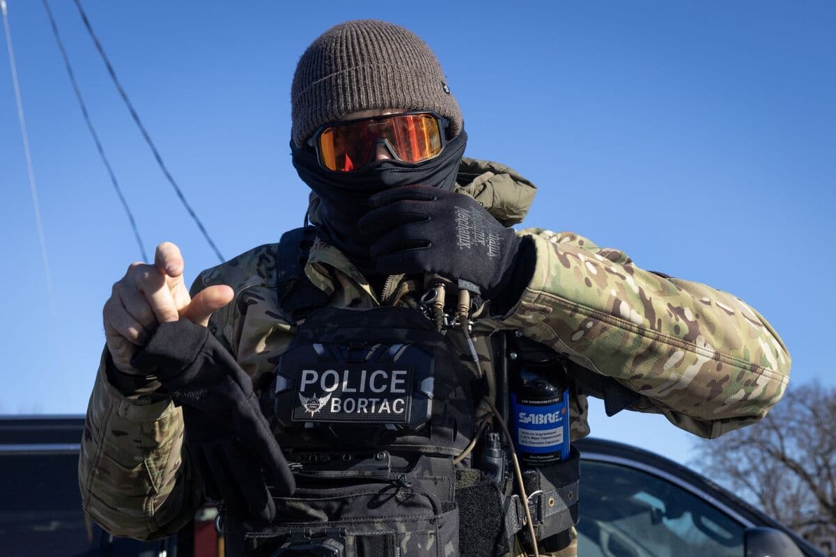 Man Shot by US Officer in Minneapolis Amid Escalating Tensions