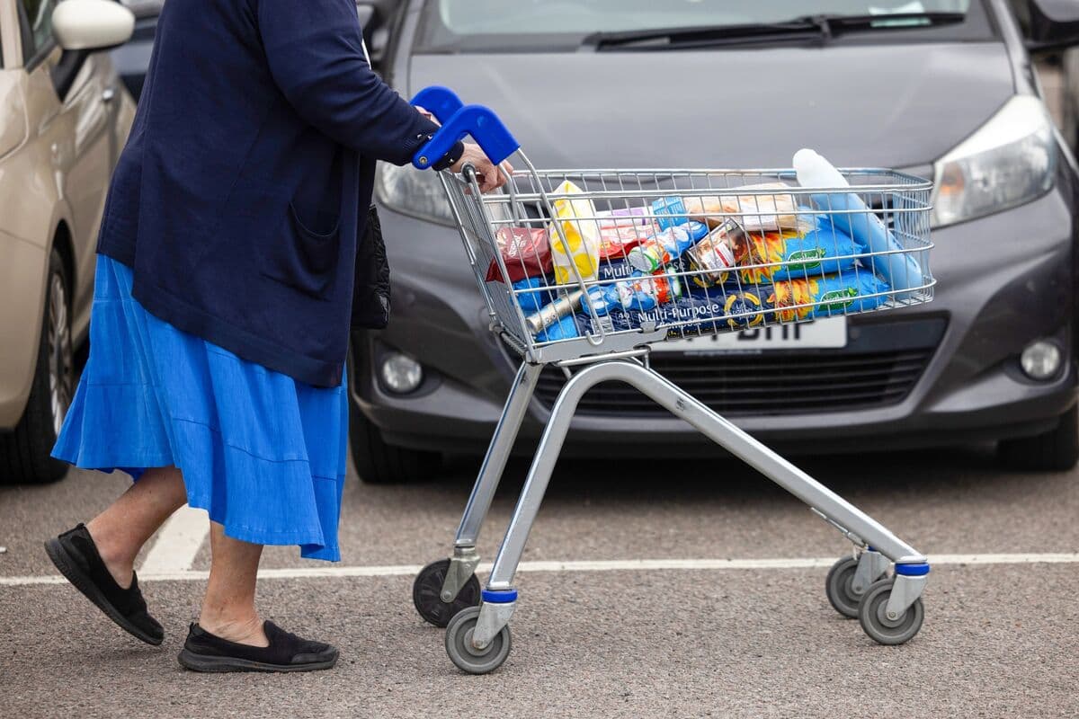 UK Household Confidence Plunges to Lowest Under Starmer