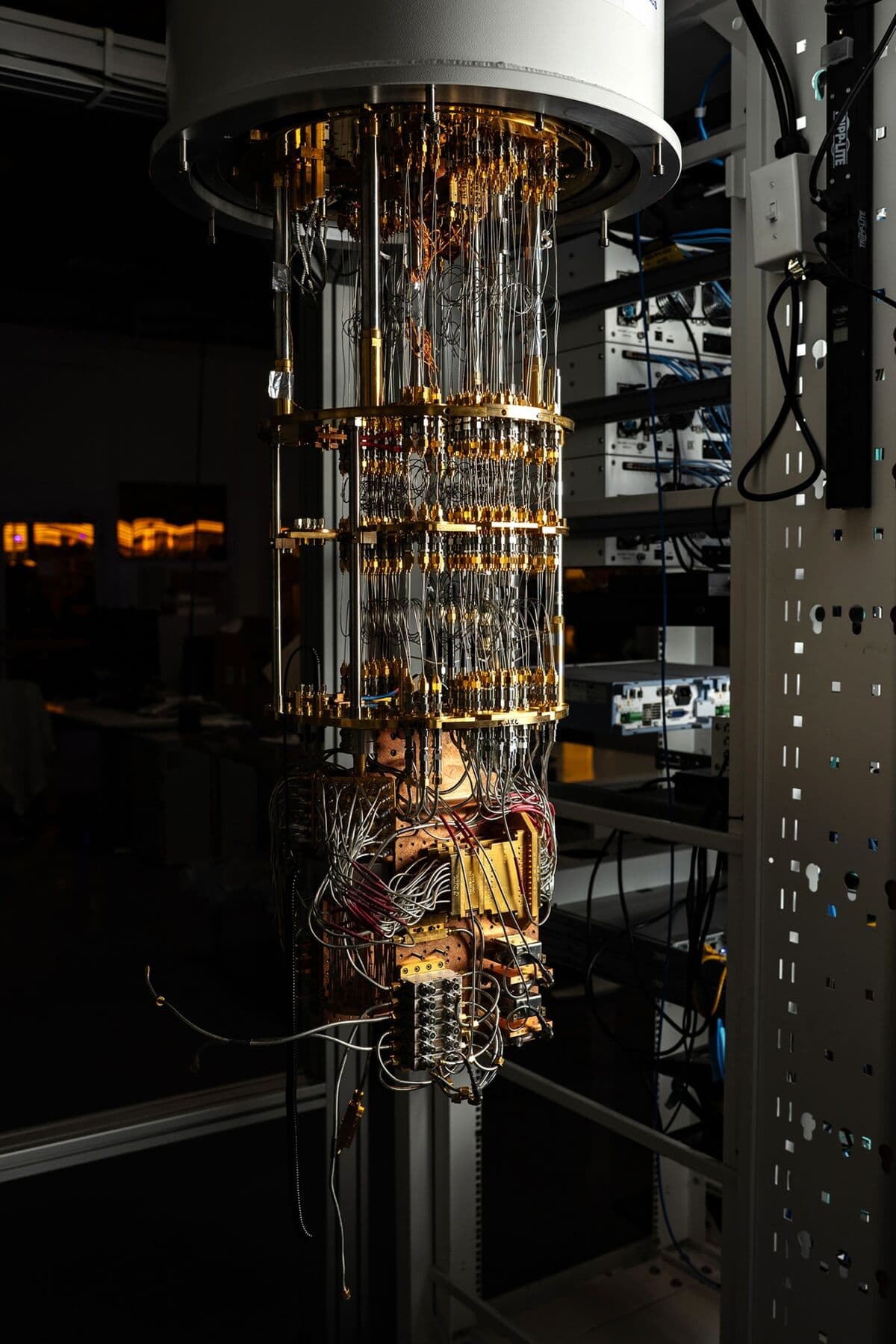 Goldman, JPMorgan Show Wall Street’s Split in Quantum Computing Race