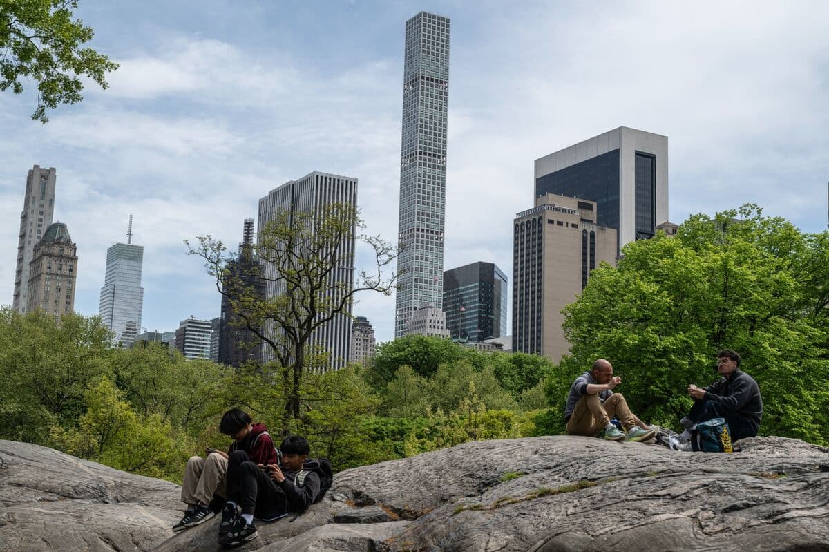 New York’s Ultra-Rich Defend Citadel’s Griffin As Penthouse Dig Turns Personal