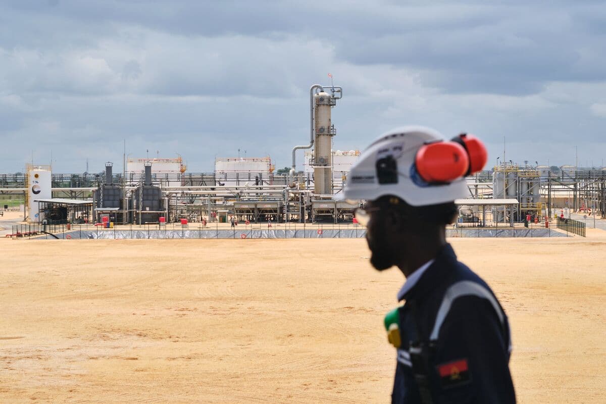 Africa’s Newest Oil Refinery Fires Up to Supply Fuel for Angola