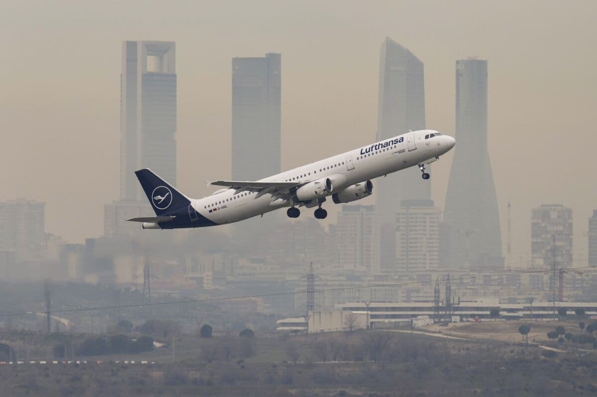 Lufthansa Skirts Iran, Iraq Airspace Amid Rising Turmoil