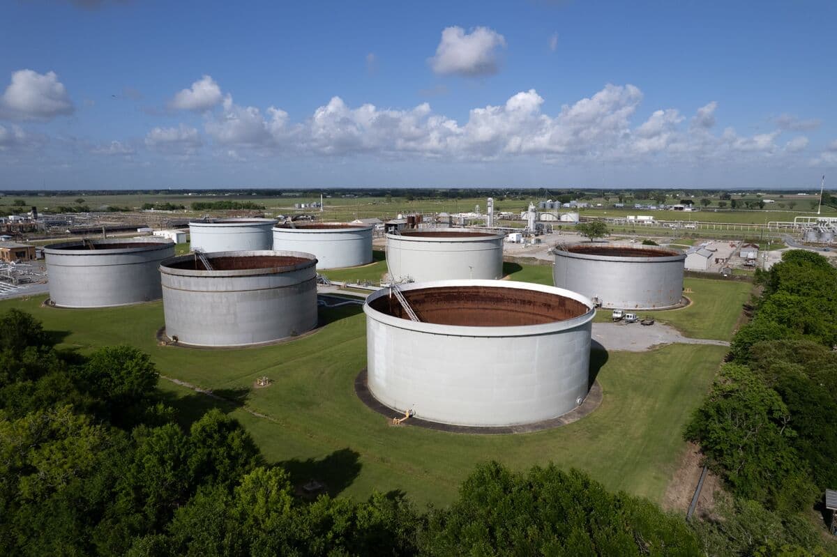 US Natural Gas Futures Exceed $3 for the First Time Since March