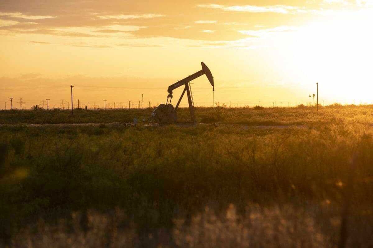 Oil Prices Remain Steady Amid Rising Inflation Concerns Linked to Iran
