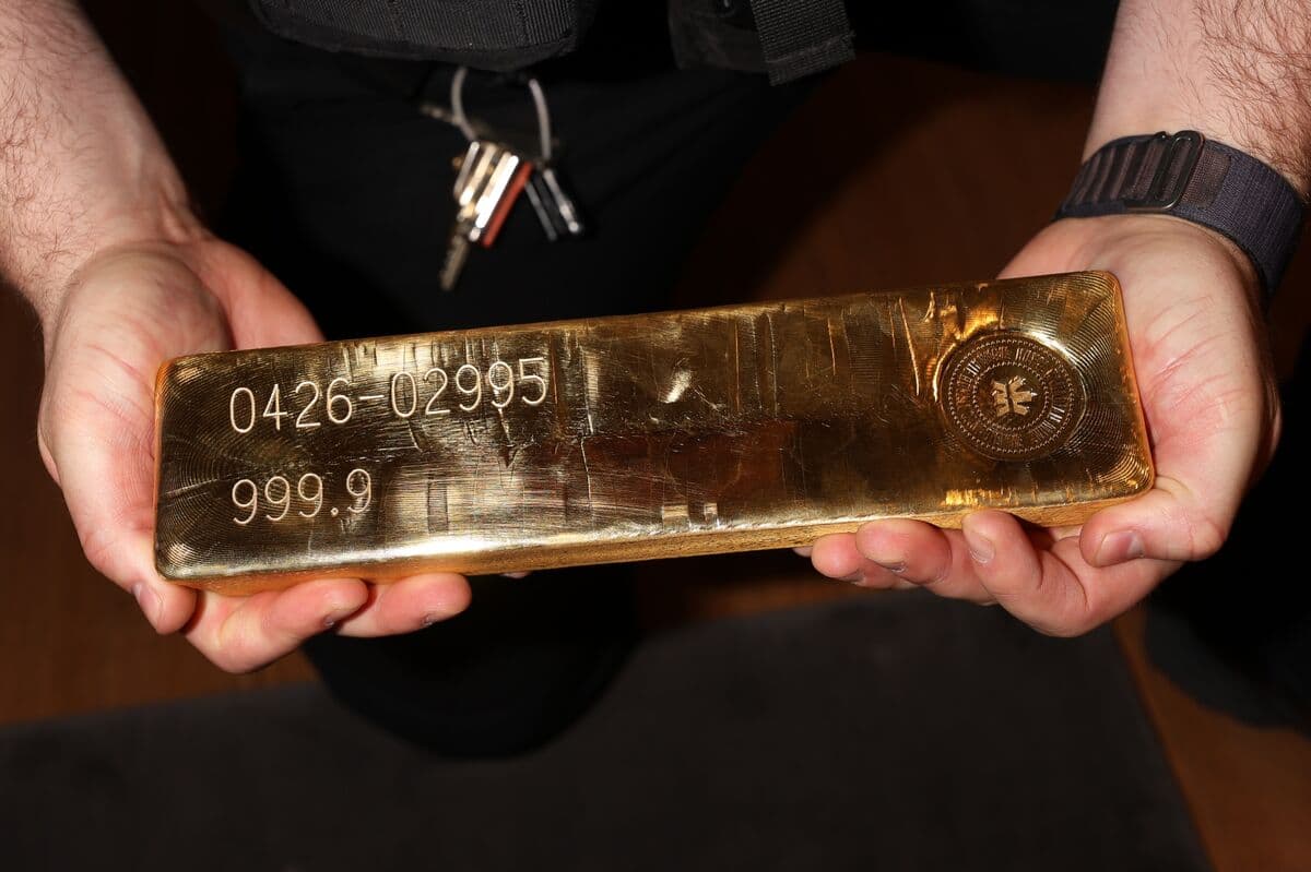 Gold Set for Weekly Loss Amid Rising Inflation and Rate-Hike Speculation