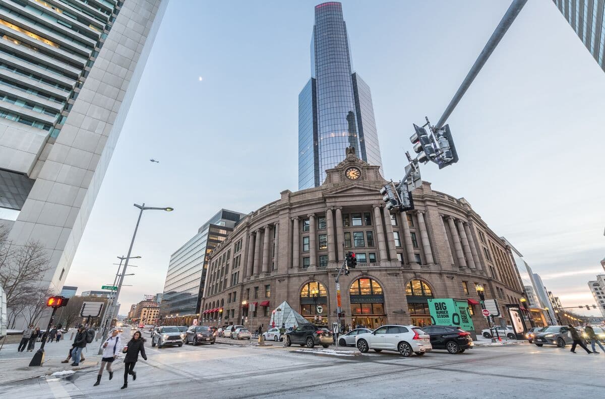 JPMorgan Plans Boston Hiring Spree After Leasing Office Space