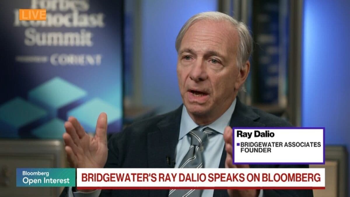 Ray Dalio Warns of Potential AI Bubble as Wealth Transitions to Cash