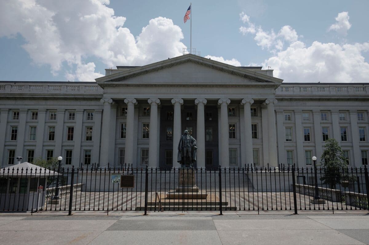 Bond Traders Look to Treasury Refunding, Fed Speakers and Jobs