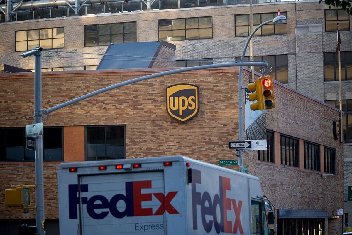 FedEx, UPS Shares Sink on ‘Watershed’ Amazon Logistics Move