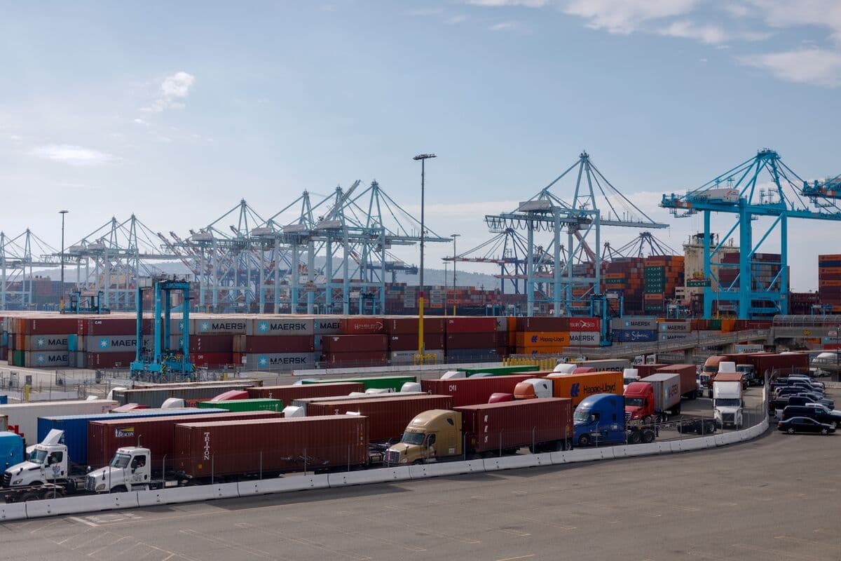 US Import and Export Prices Rise Sharply in April Due to Fuel Costs
