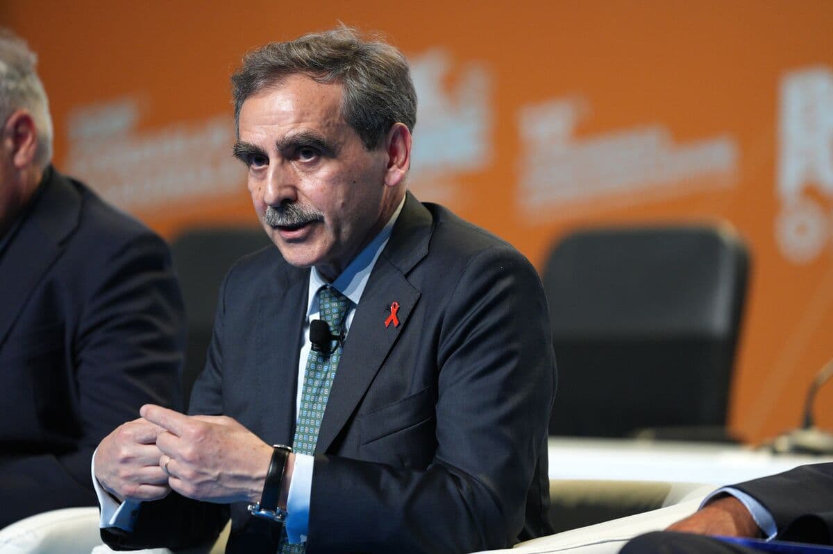 Monte Paschi Fires CEO Lovaglio After Previously Ousting Him