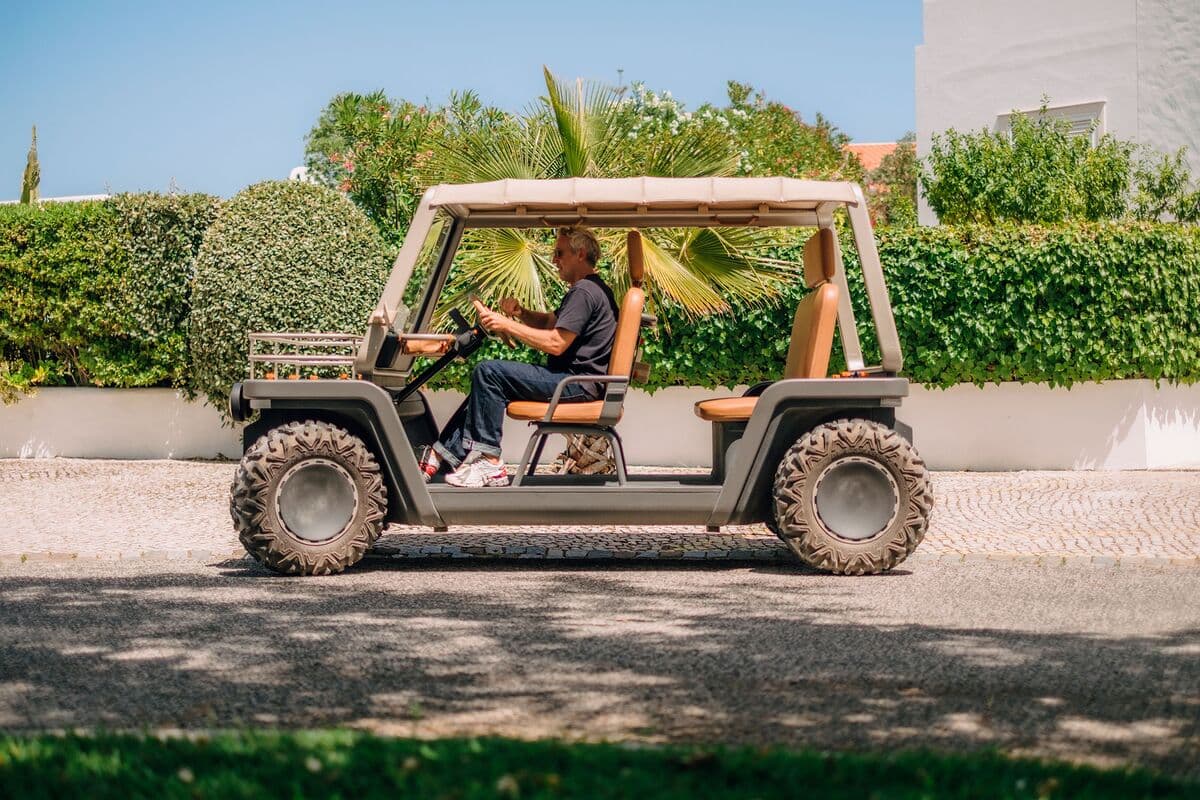 Veteran Apple Designer Julian Hoenig Innovates the Golf Cart with Amble