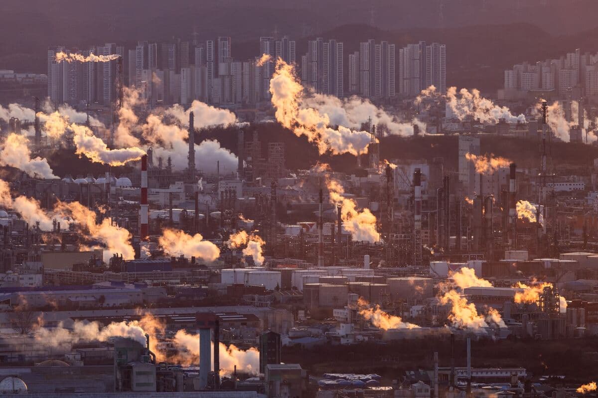 Demand for Carbon Credits May Climb If Middle East War Drags On