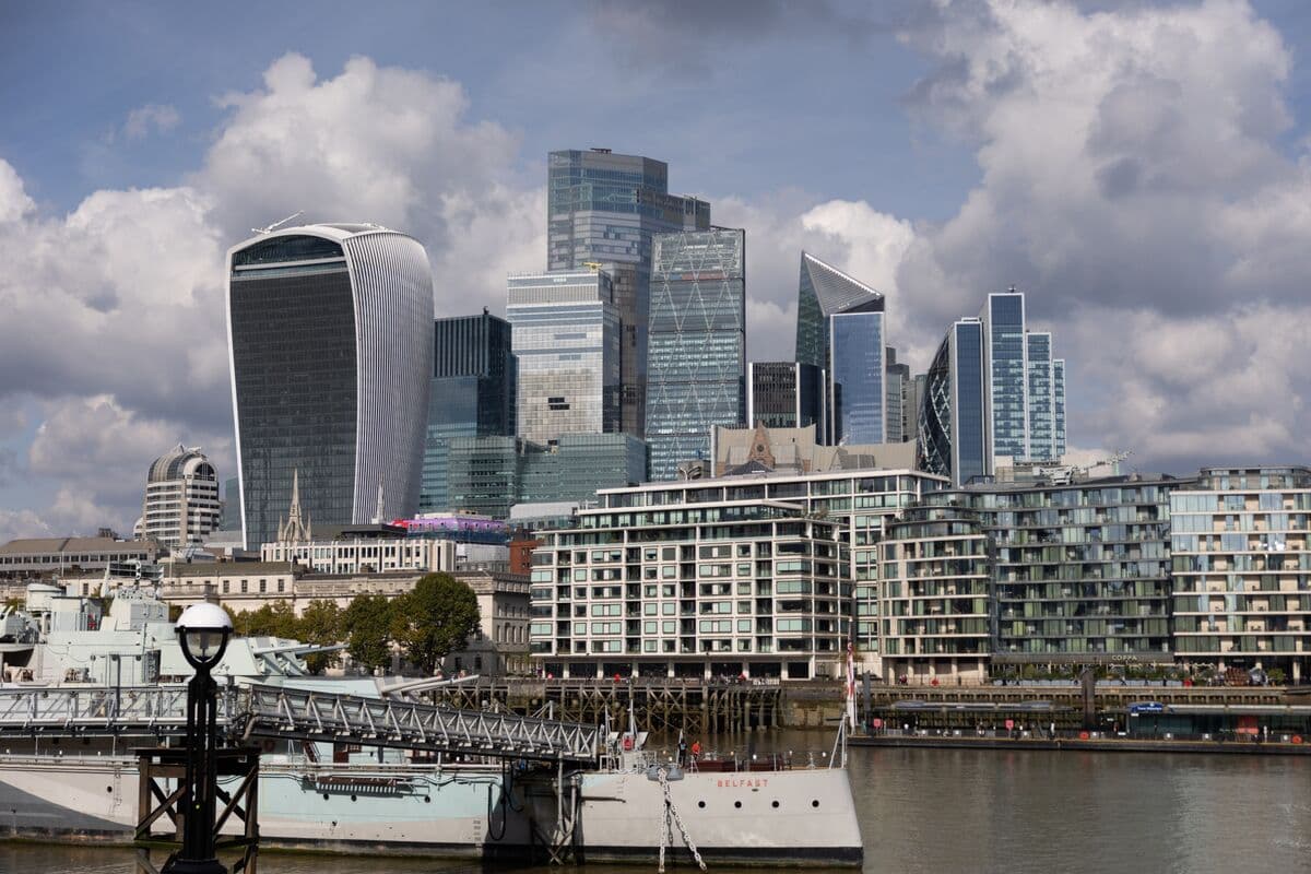 UK Starts New Program for Retail Access to Corporate Bonds
