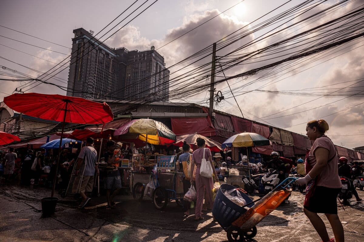 Thailand Eyes $12 Billion in New Debt to Cushion Mideast Crisis
