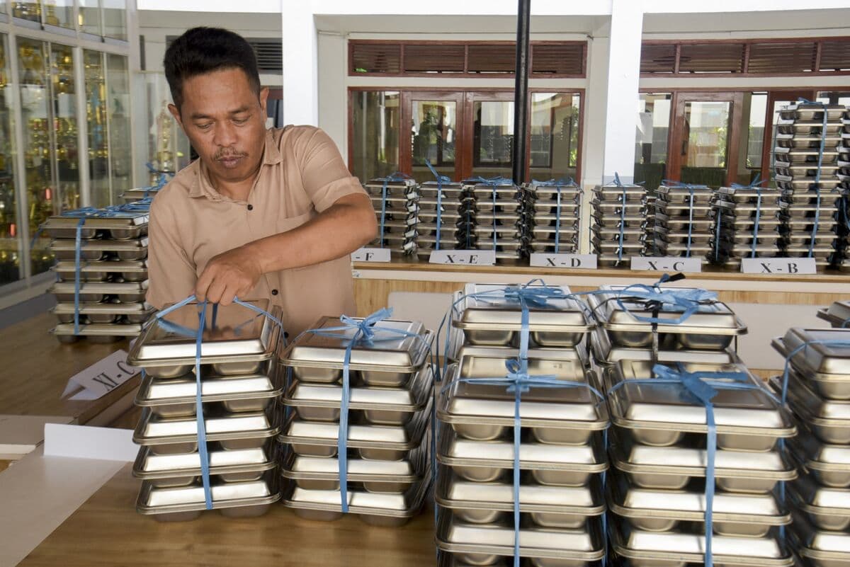 Prabowo Subianto Addresses Corruption Concerns Amid Free Meals Program Investigation