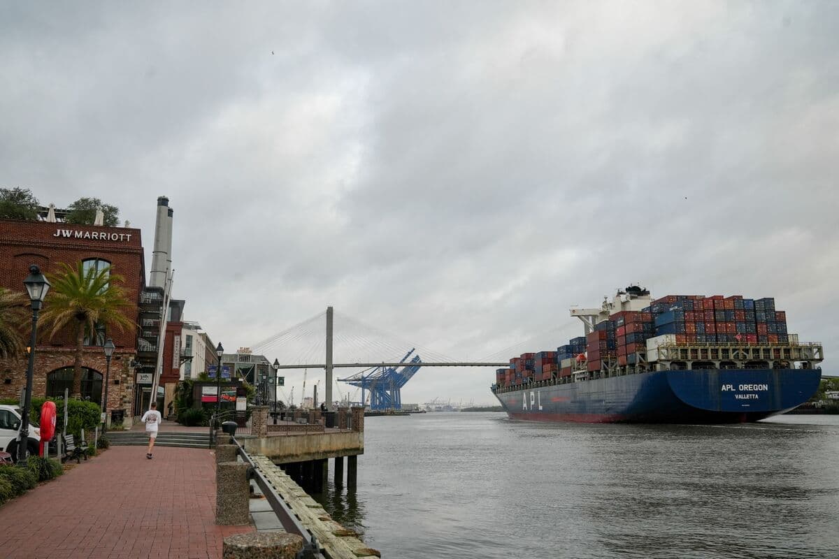 Federal Appeals Court Temporarily Pauses Ruling on Trump Tariffs