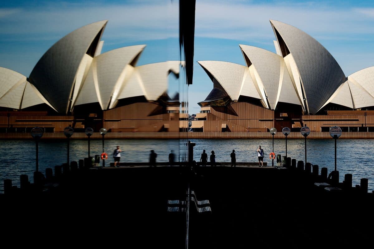 Analysts Predict Australian Budget Will Support Debt and Pressure Consumer Stocks
