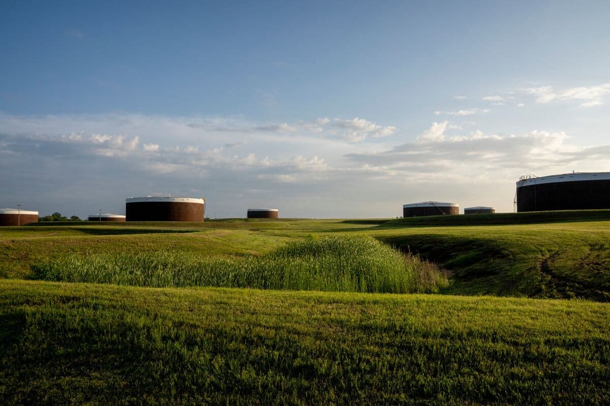 Oil Prices Stabilize After Significant Wartime Losses Amid Supply Increase