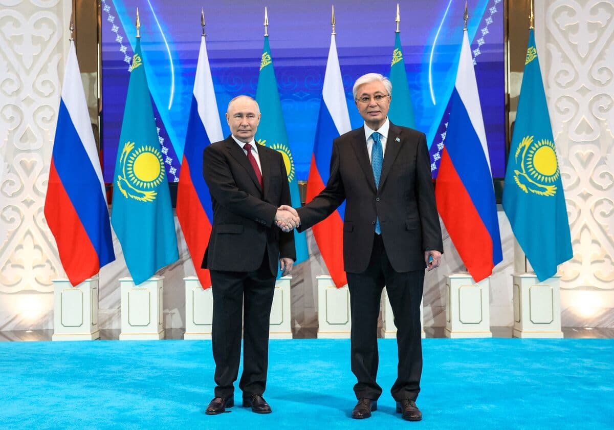 Russia and Kazakhstan Forge Energy and Currency Agreements During Putin's Visit