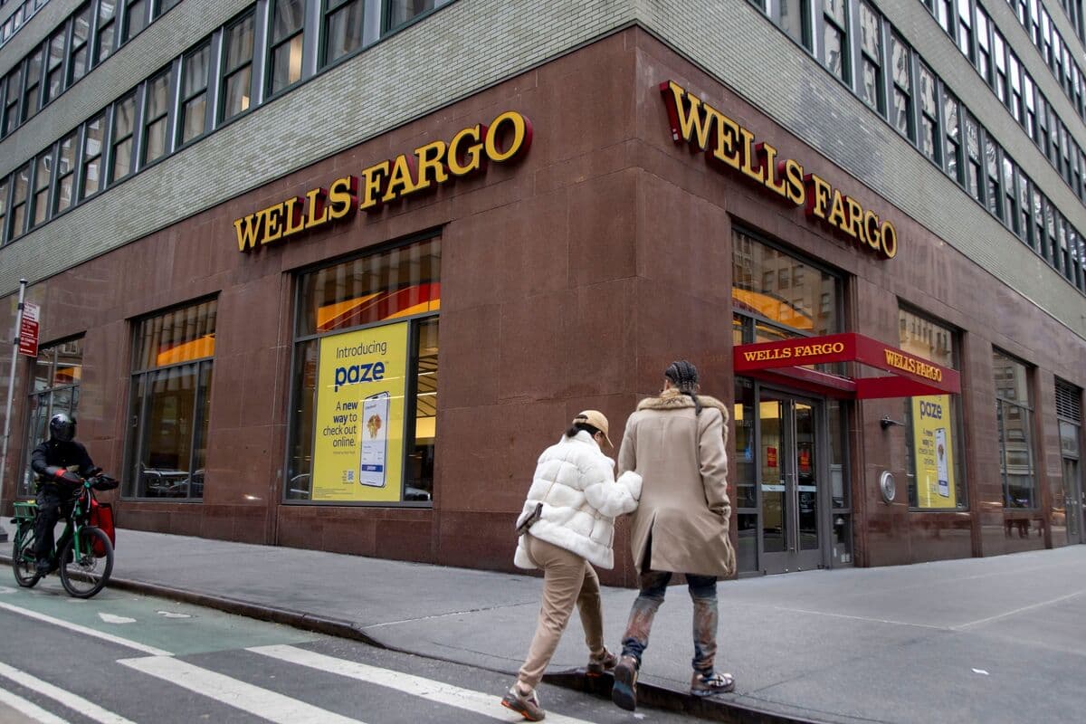 Wells Fargo Launches Investment-Grade Bond Sale in Three Tranches