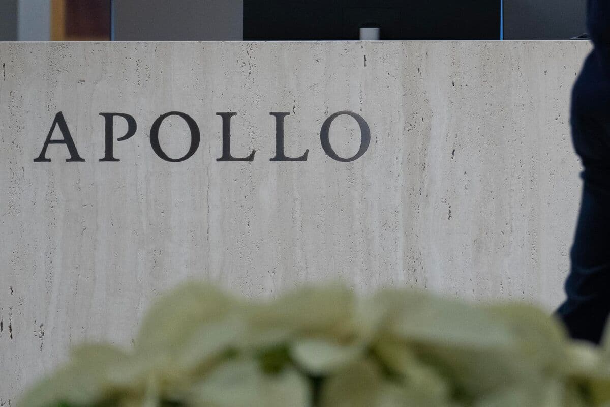 Apollo Private Credit Fund Reports Loss on Portfolio Weakness