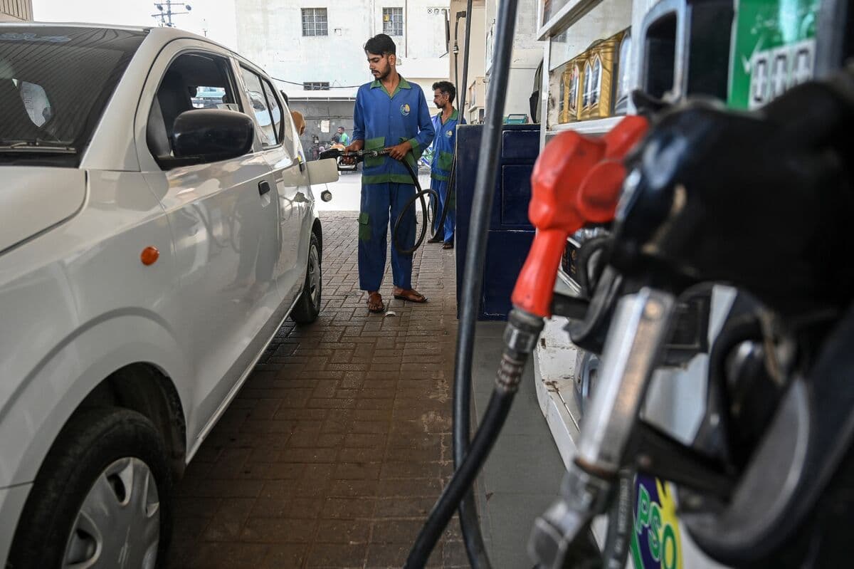 Pakistan Sees Decline in Fuel Sales Due to Rising Prices from Ongoing Conflict