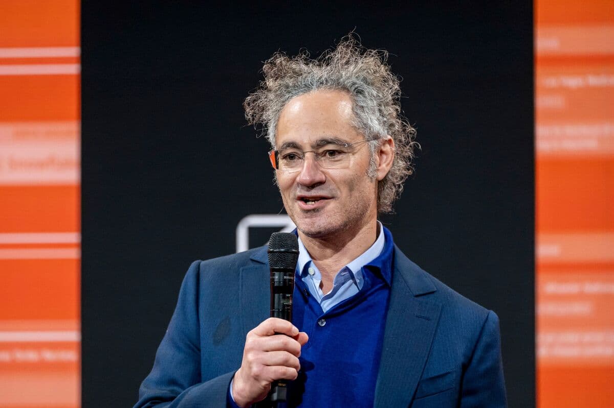 Palantir CEO Says AI to Make Large-Scale Immigration Obsolete