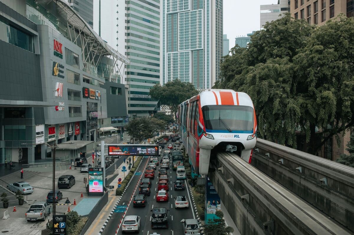 Malaysia Holds Key Rate, Warns Middle East War Intensifies Risks