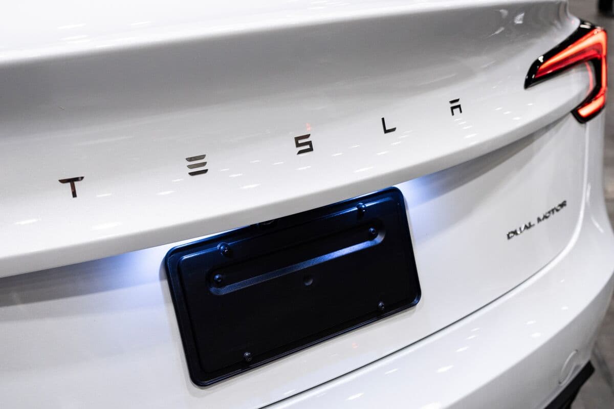 Tesla, Volvo Set to Be First Winners of China-Canada EV Deal