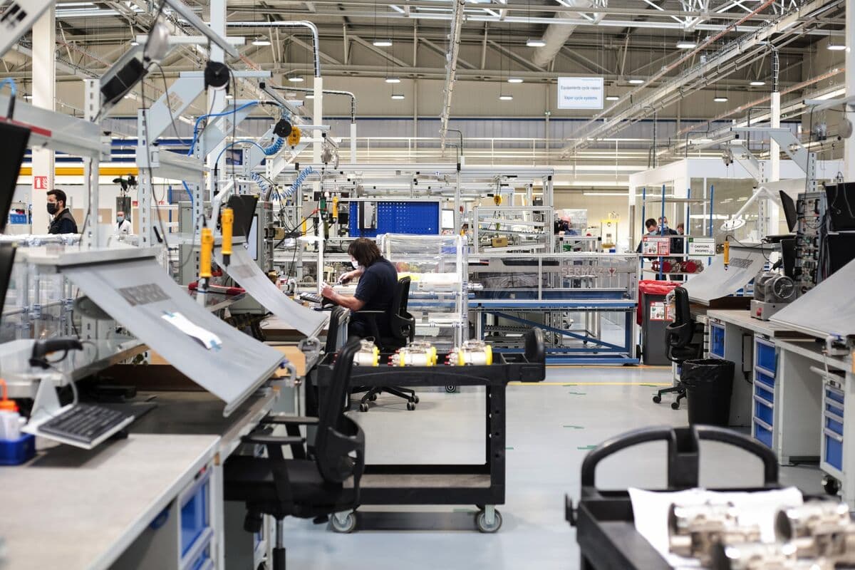 Euro-Zone Activity Gauge Hits 10-Month Low Amid Stagflation Fear