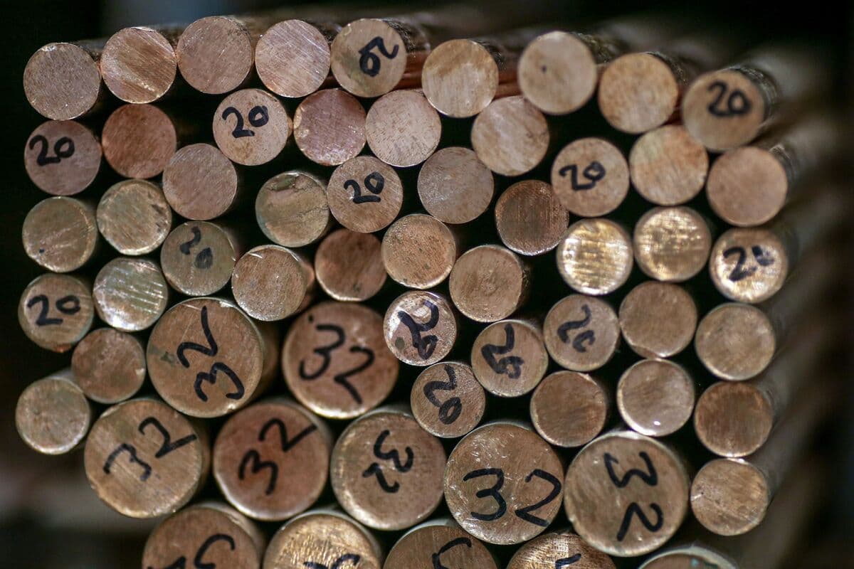 Copper Falls With Most Metals as Iran War Keeps Traders on Edge